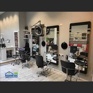 Sang gấp shop hair & nails, ngay trung tâm mua sắm, ngay bank ở Coburg