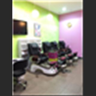 Shop nail trong South Melbourne central cần sang gấp.