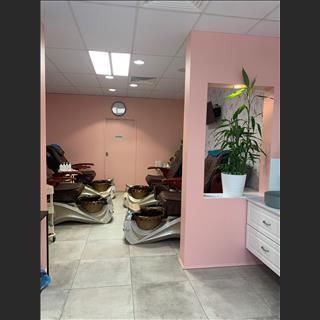 Sang shop Nail tiền rent rẻ cách Inala 40 phút lái xe