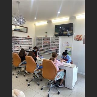 Cần sang shop nail hoạt động ổn định ở Hawthorn