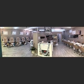 Shop nail nằm trong shopping cần sáng vì lý do gia đình