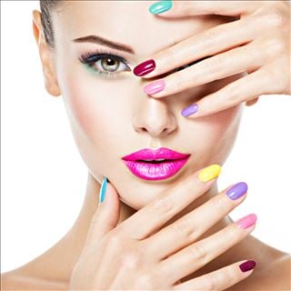 Shop nails cách Bankstown 30p cần tuyển thợ bột, SNS, builder gel và tay chân nước
